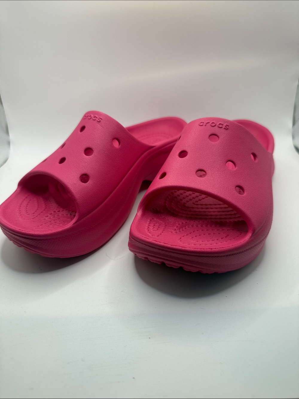 CROCS Women’s  Hot Pink Slide Sandals NWOT Size 5 fits 6